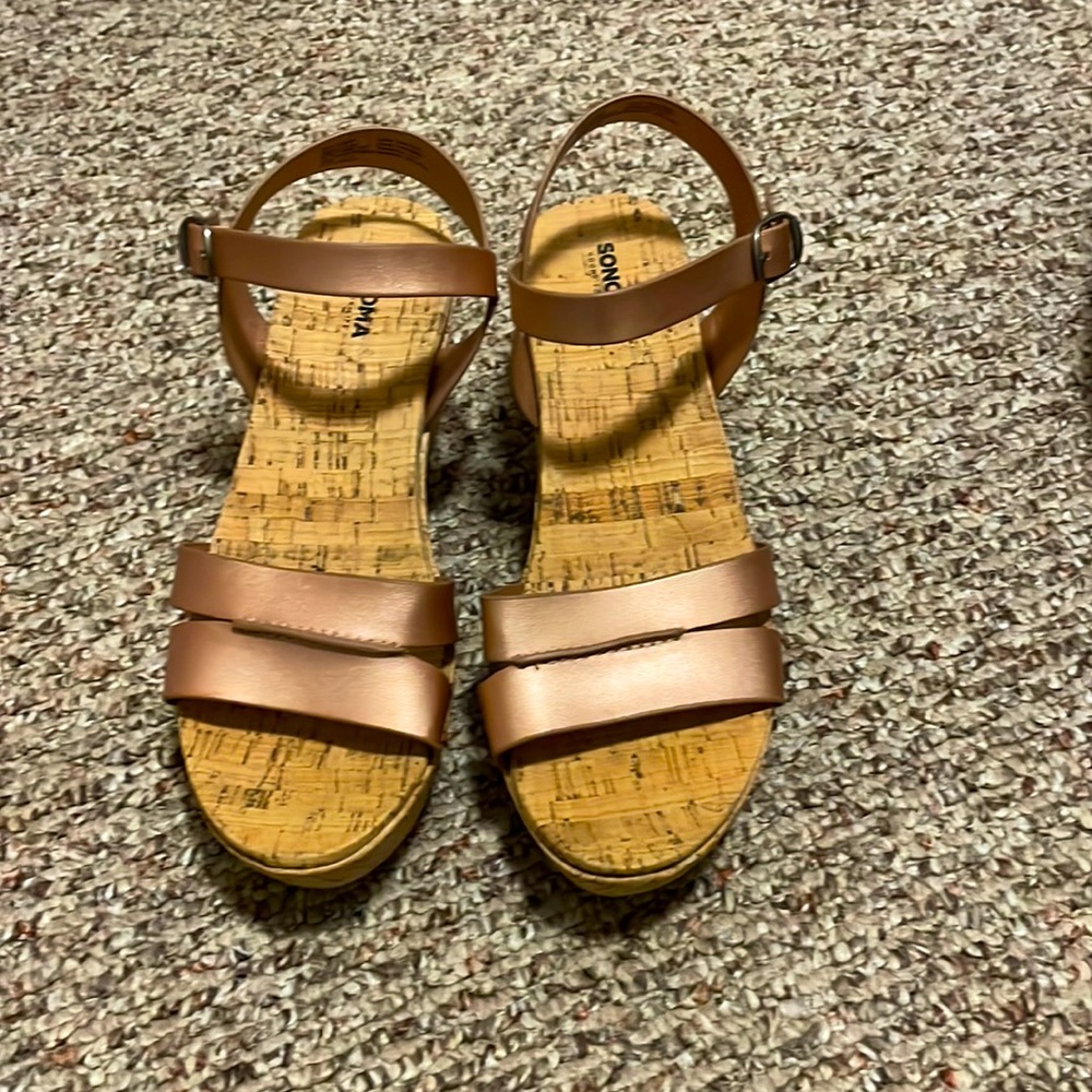 Bronze Faux Cork women’s Wedges. Great condition minimal use